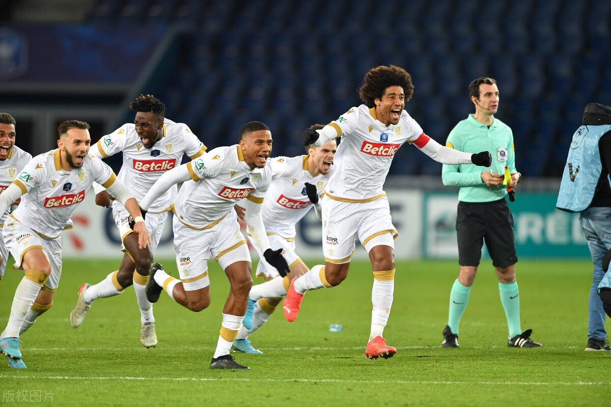 kaiyun中国官方网站集结日洛杉矶快船调整名单以备荷甲那不勒斯状态回暖备战法国杯，网友：转会期豪取连胜(那不勒斯转会最新消息)